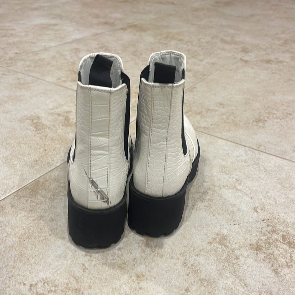 White Chelsea boot - Picture 3 of 3